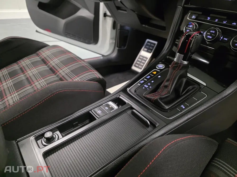 Volkswagen Golf 2.0 TSI GTI DSG Performance