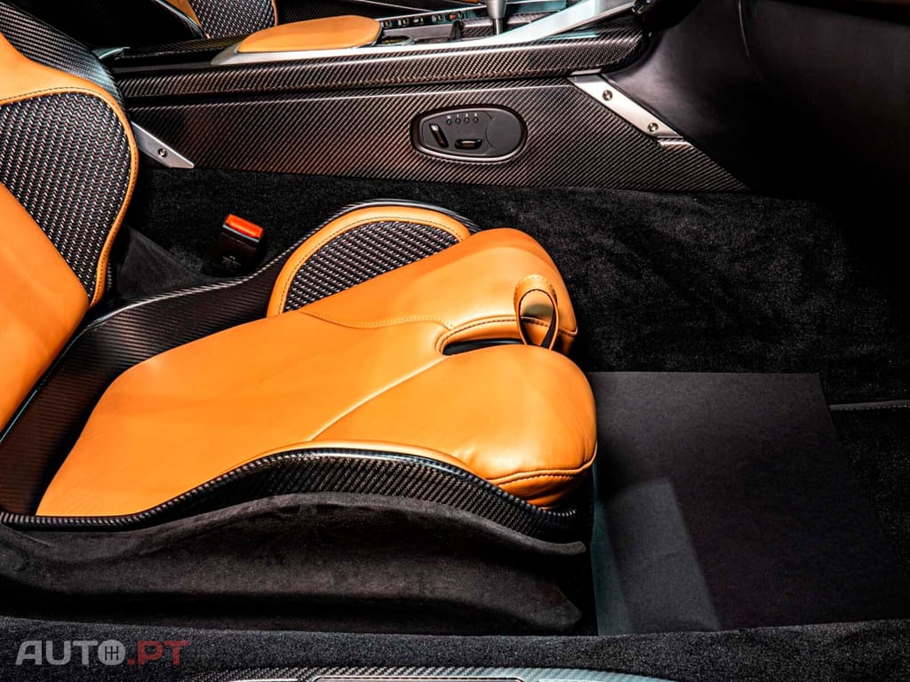 Aston Martin Volante VALOUR