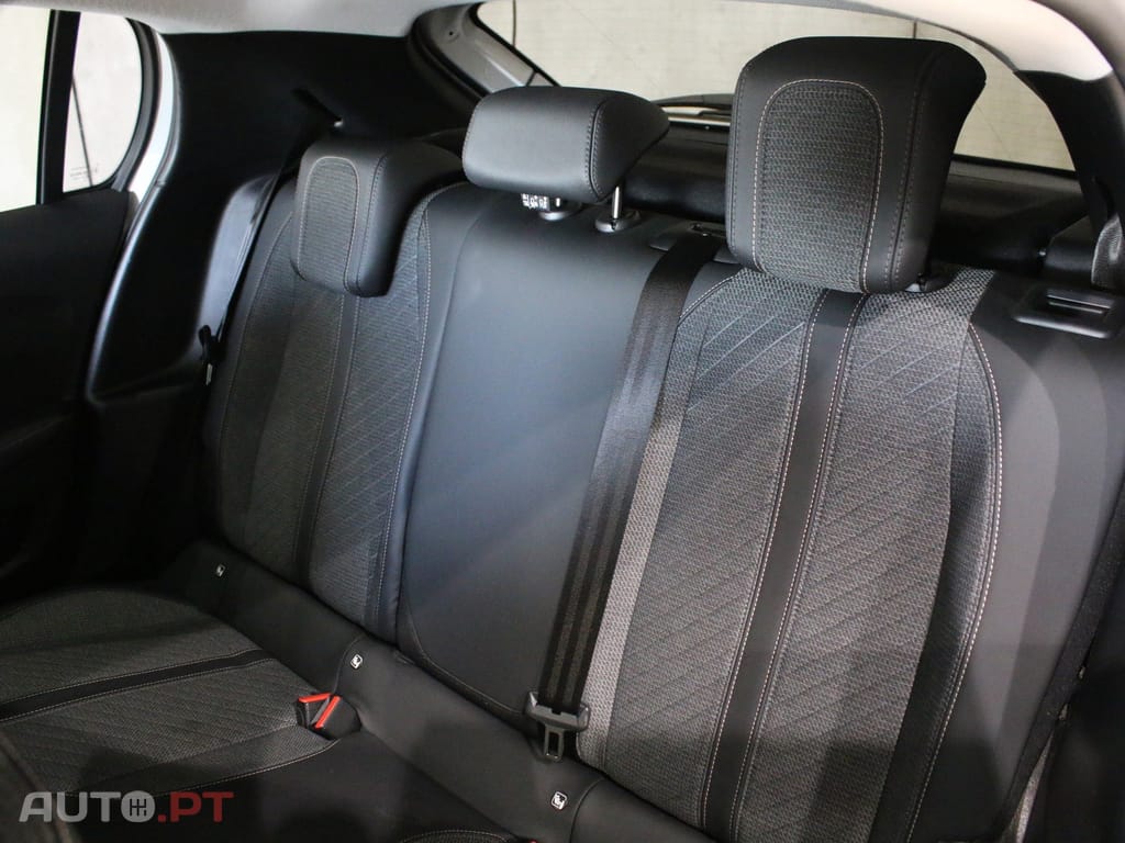 Peugeot 208 1.2 Hybrid Allure e-DCS6