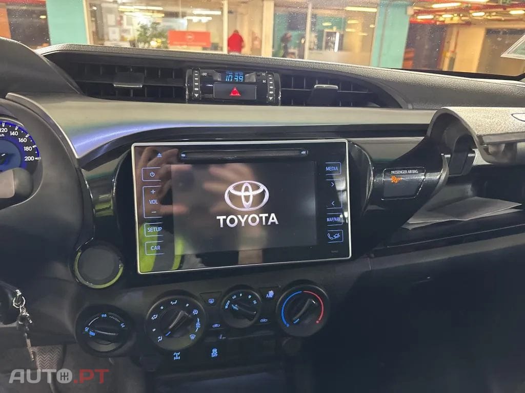 Toyota Hilux 2.4 D-4D 4WD CD Tracker