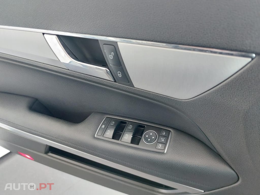 Mercedes-Benz E 220 CDI Avantgarde BlueEfficiency