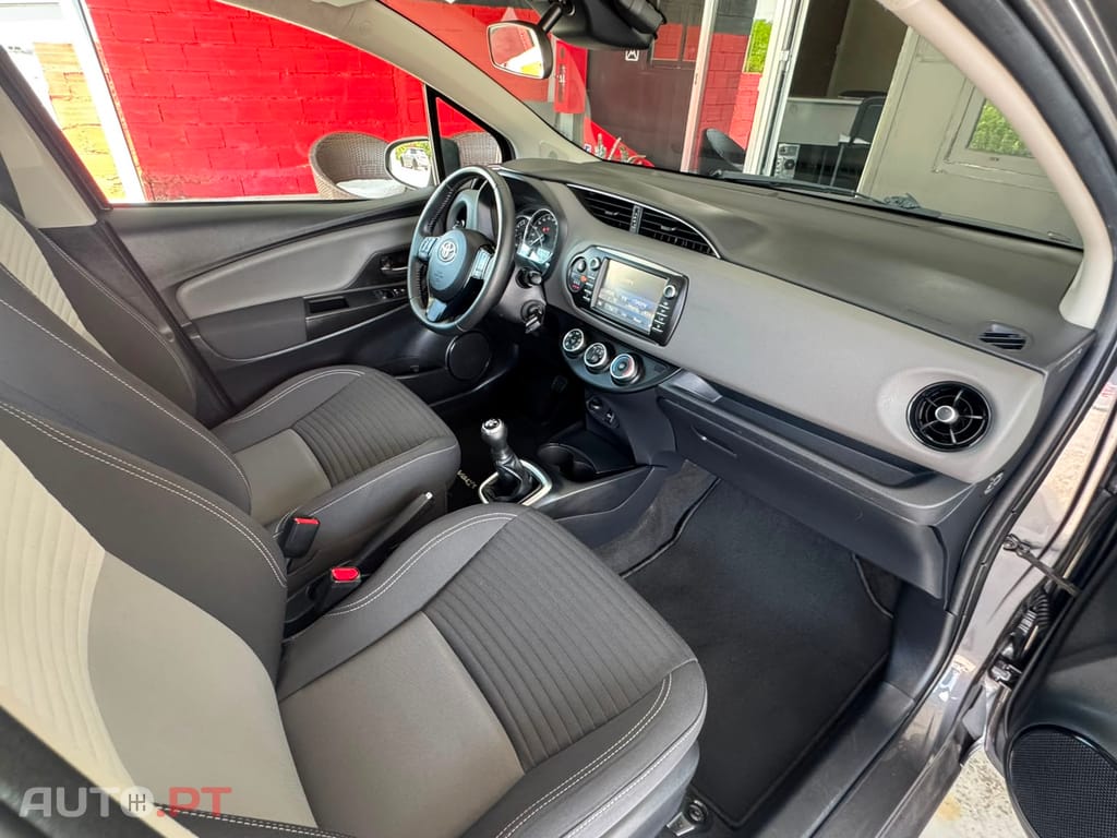 Toyota Yaris 1.0 VVT-I CONFORT