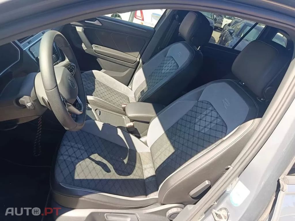 Volkswagen Tiguan  1 4 Ehybrid Opf Dsg R  Line