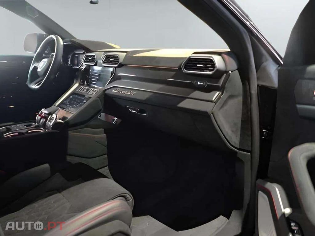 Lamborghini Urus Performante AKRAPOVIC Full Carbon