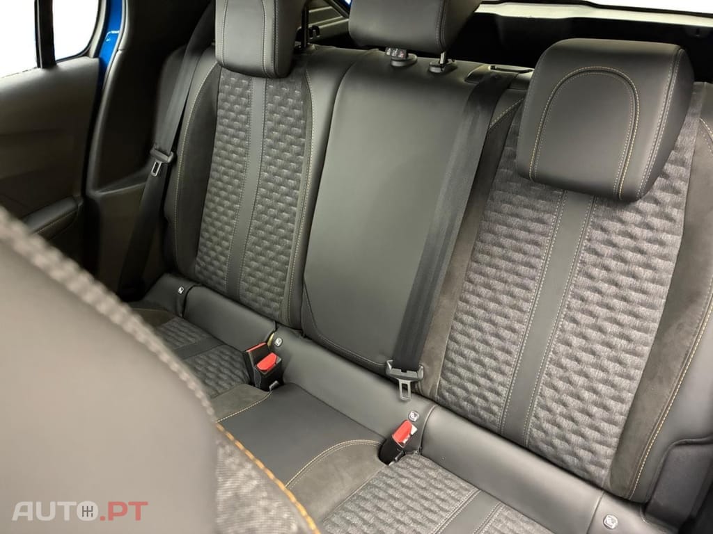 Peugeot E-208 50 kWh Roadtrip