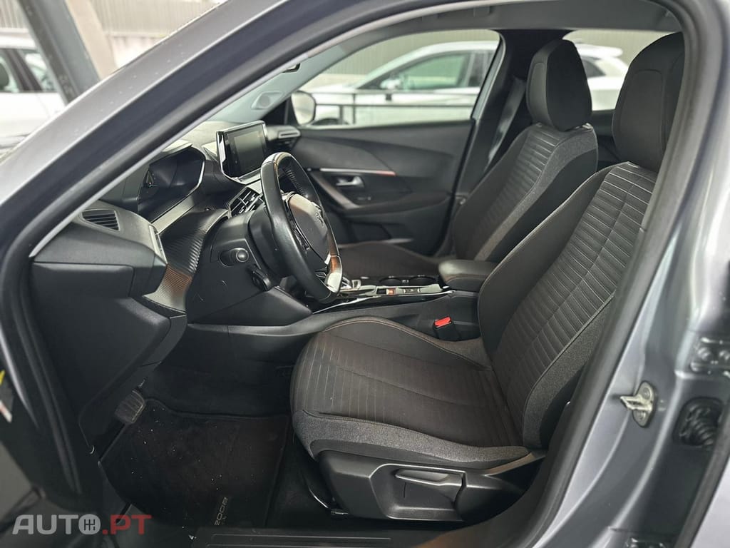 Peugeot E-2008 50 kWh Active Pack