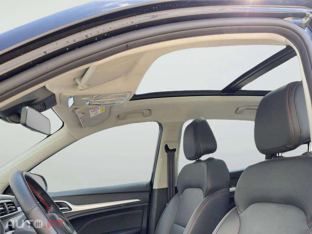 MG ZS EV 72.6 kWh Luxury OBC 11 KW