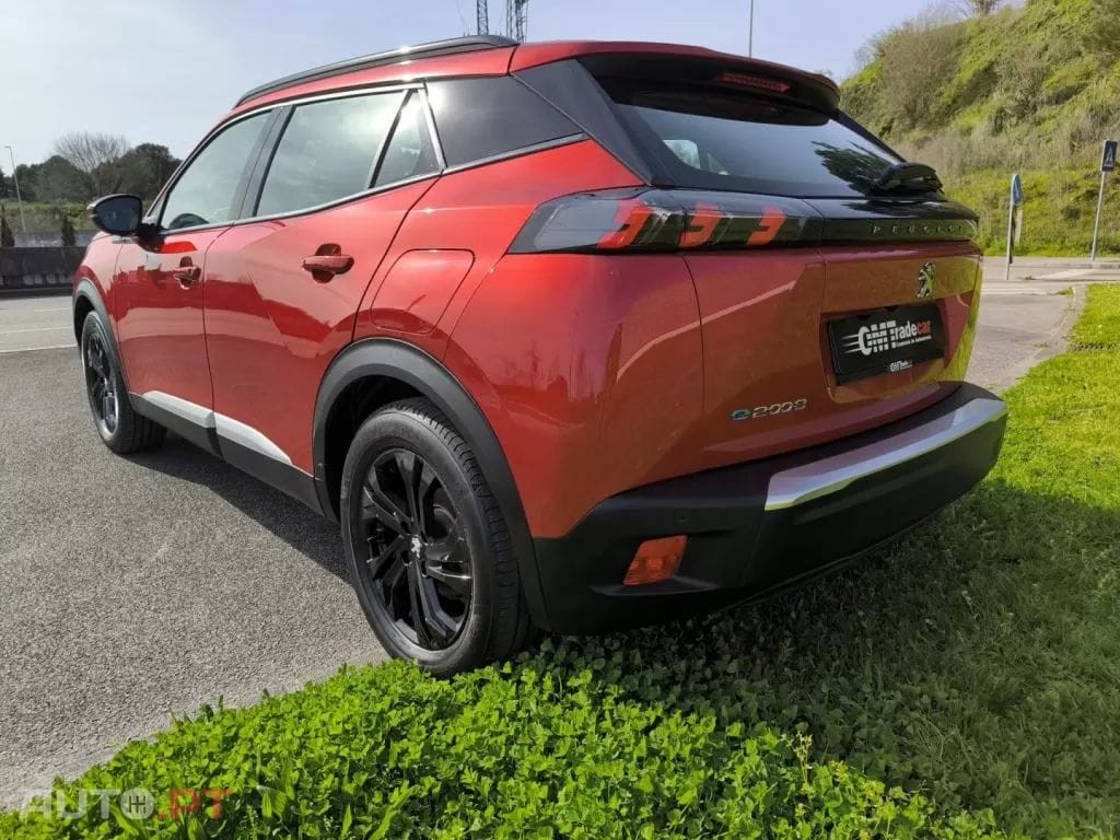 Peugeot E-2008 50 kWh Allure Pack