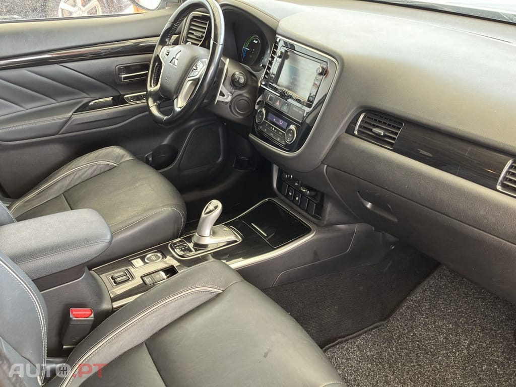 Mitsubishi Outlander 2.0 PHEV Intense Navi