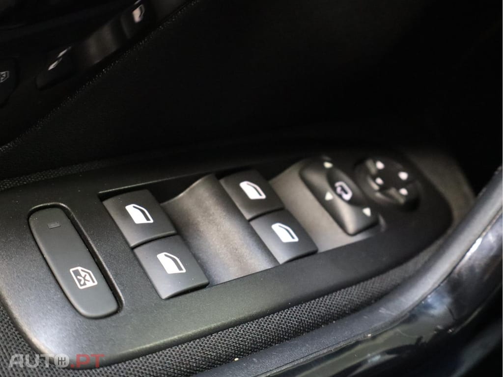 Peugeot 2008 Signature 1.5 BlueHDi 