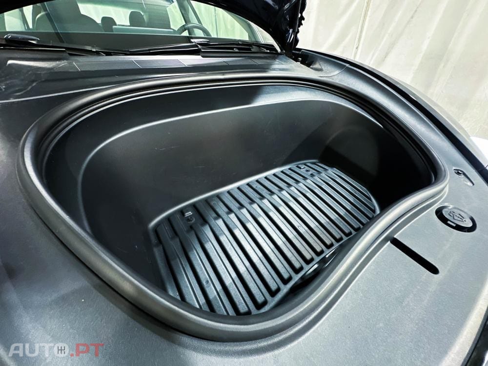 Tesla Model 3 Standard Range Plus RWD