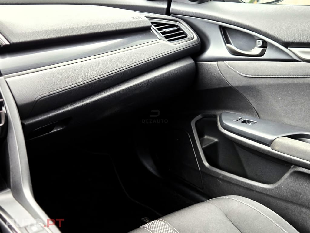 Honda Civic 1.0 i-VTEC Elegance Navi CVT