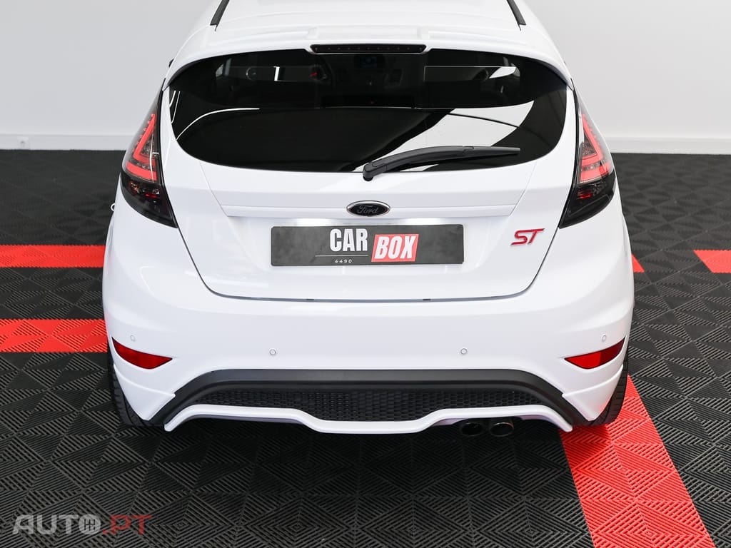 Ford Fiesta 1.6 EcoBoost c/ Pack Pele Desportiva ST