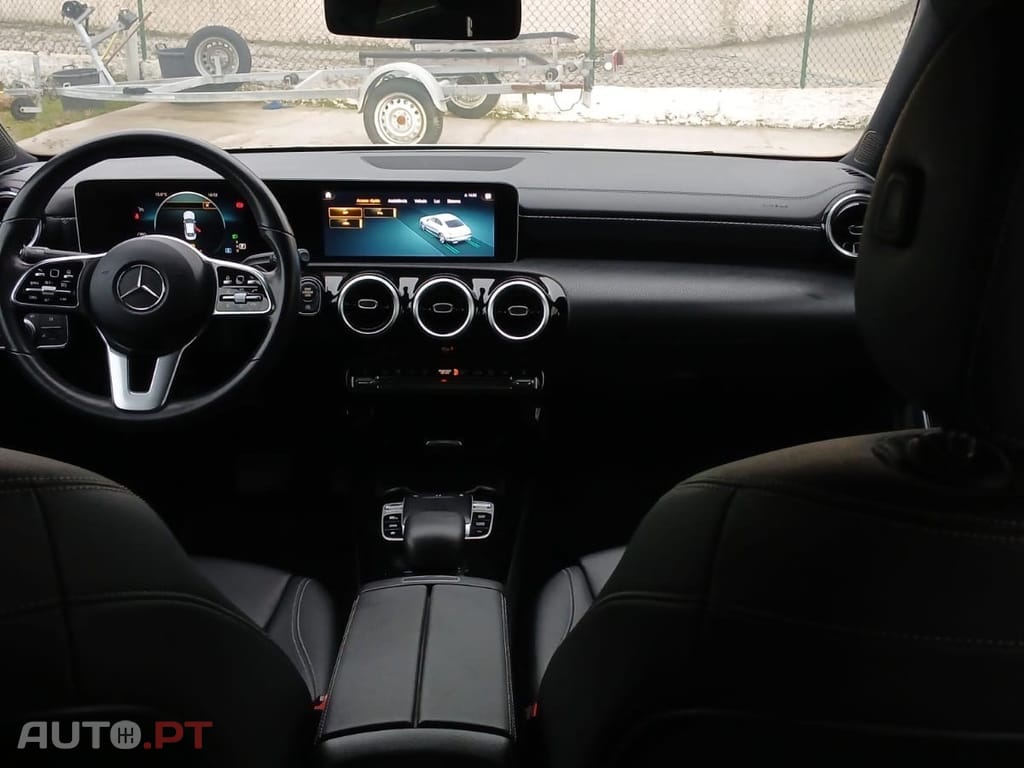 Mercedes-Benz CLA 180 Outro