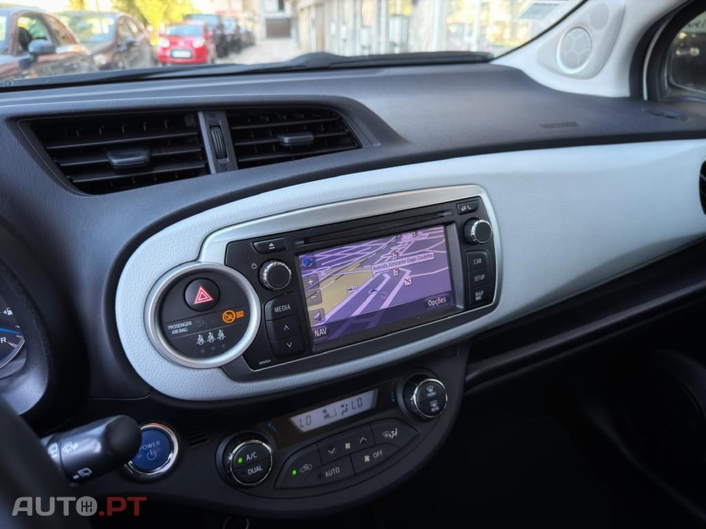 Toyota Yaris 1.5 HSD Comfort +P.Style+Navi