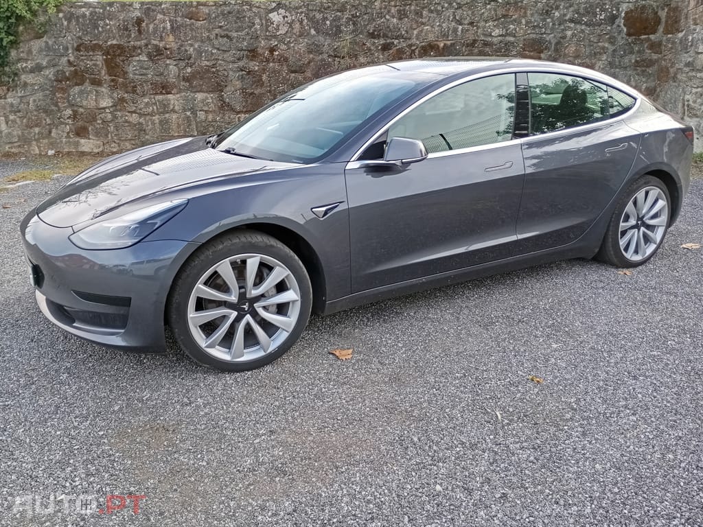 Tesla Model 3 SR+