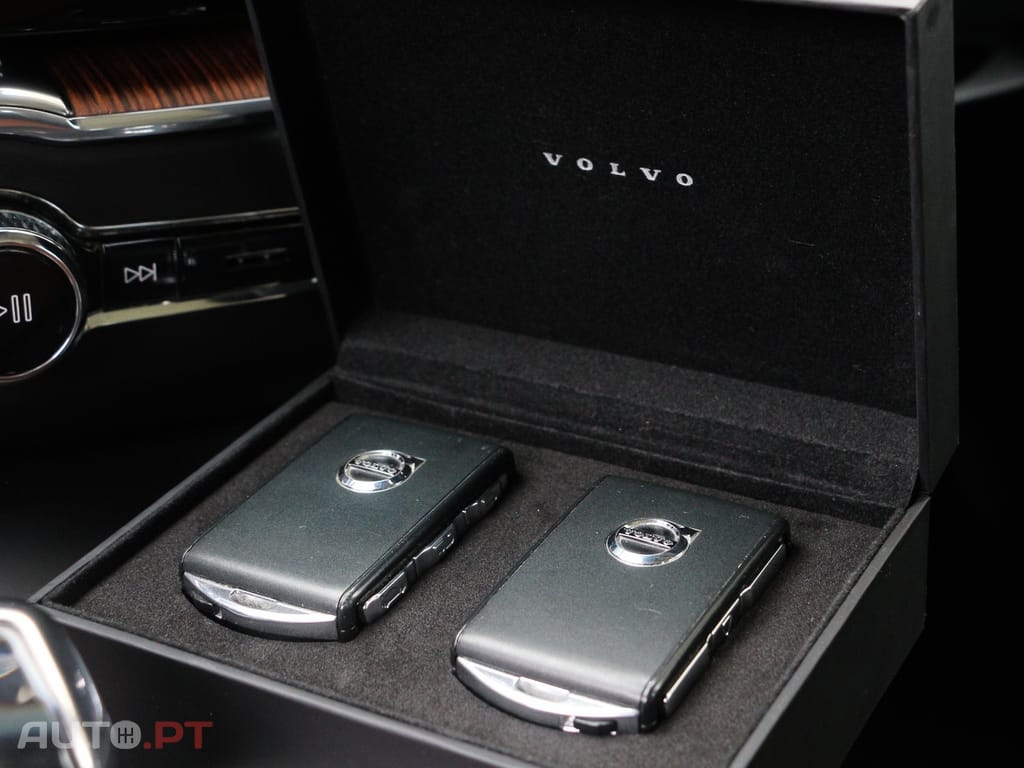 Volvo XC60 2.0 T8 PHEV Momentum AWD