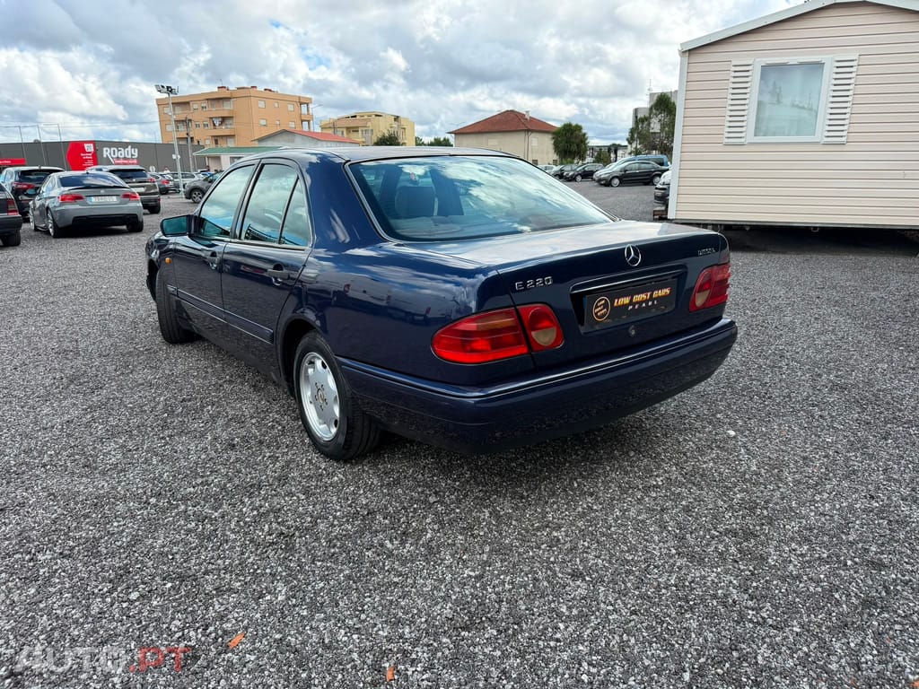 Mercedes-Benz E 220 D Classic