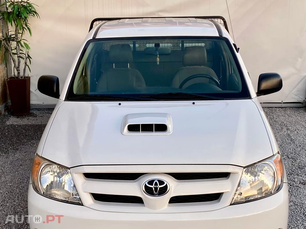 Toyota Hilux 2.5 D-4D 2WD CE PM+AC