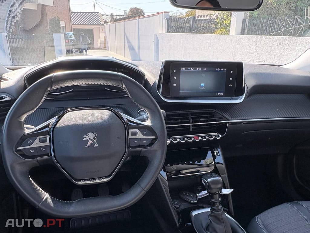 Peugeot 2008 1.2 PureTech Allure