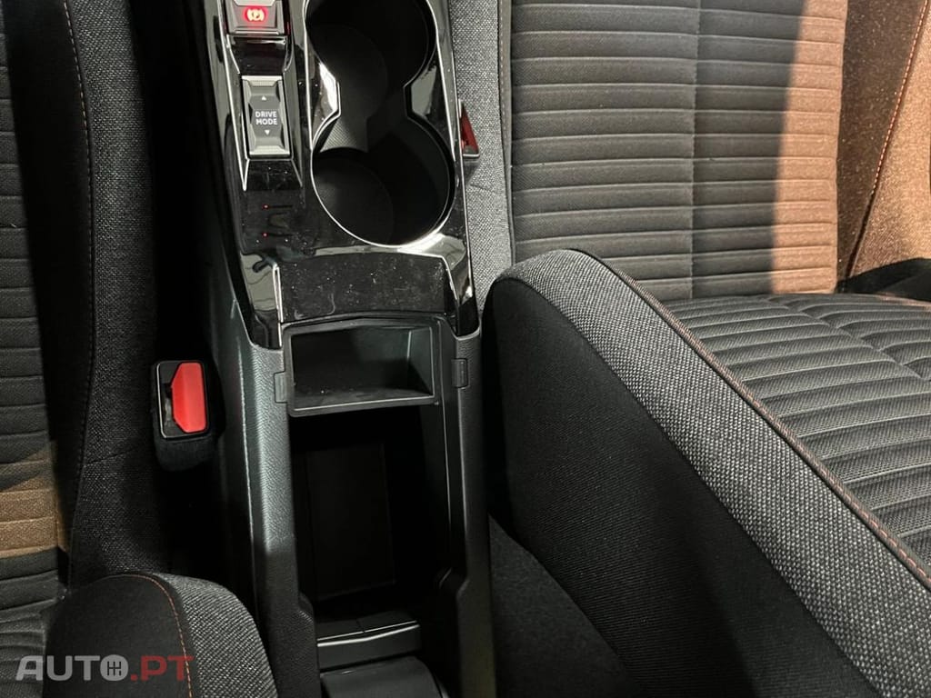 Peugeot E-2008 Active 