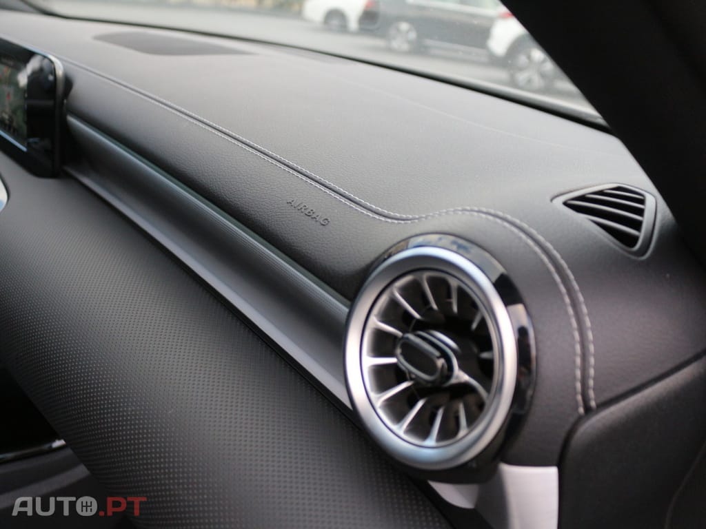 Mercedes-Benz A 250 e AMG Line