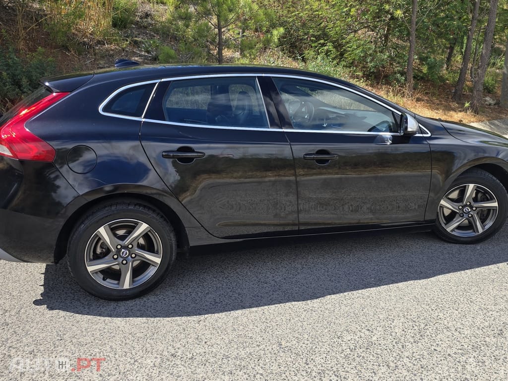 Volvo V40 2.0 D4 R-Design Summum