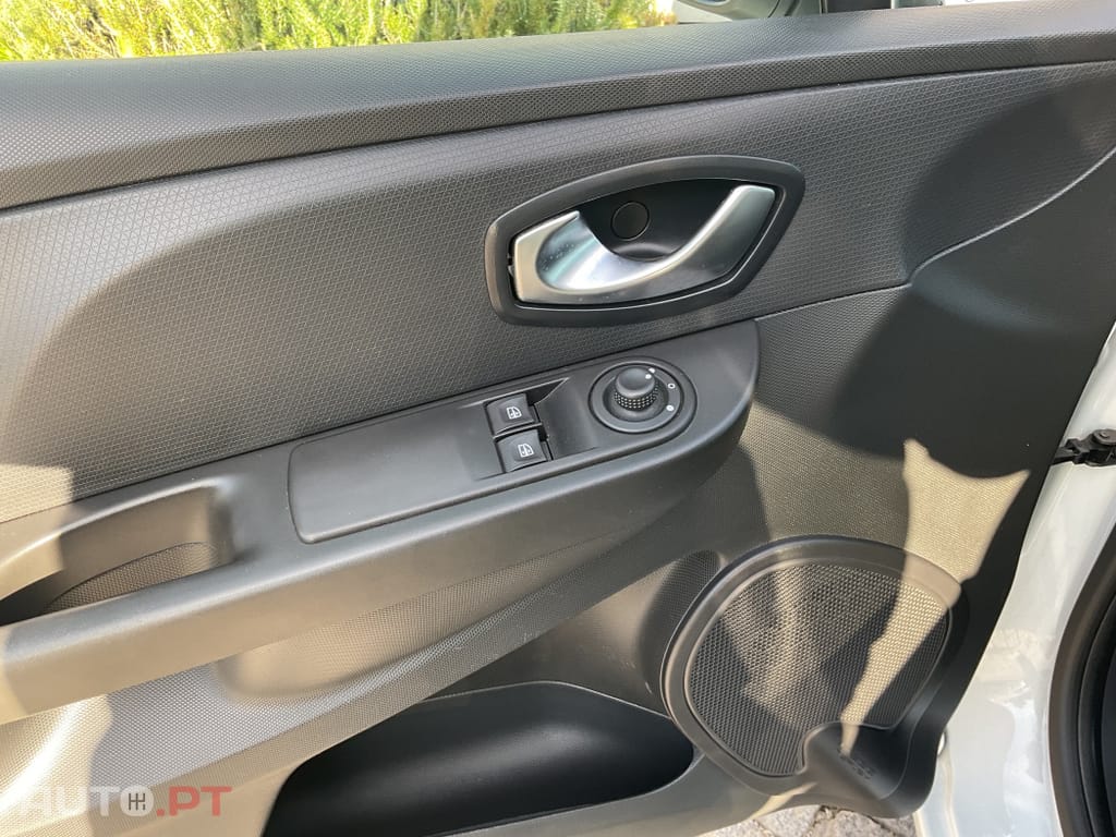 Renault Clio Sport Tourer 0.9 TCE Limited