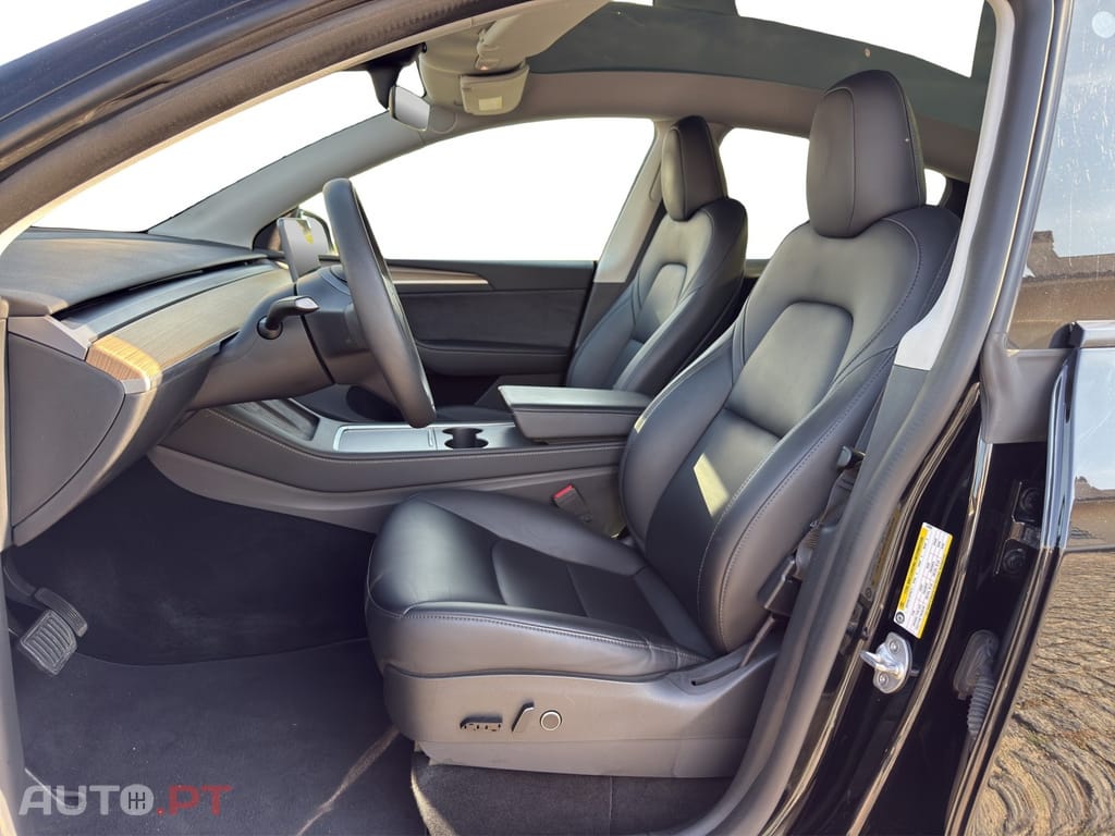 Tesla Model Y Standard RWD