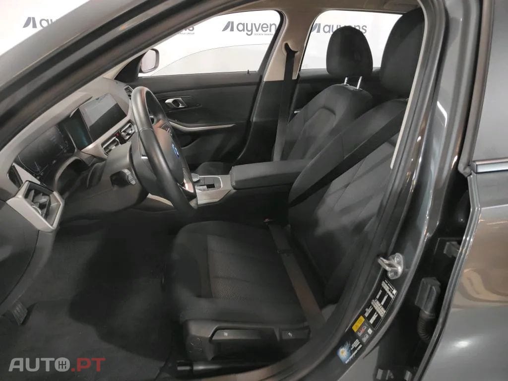 BMW 330 e Touring Auto