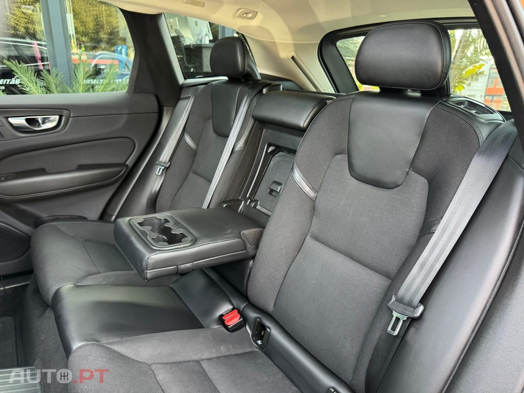 Volvo XC60 2.0 T8 PHEV Momentum Plus AWD
