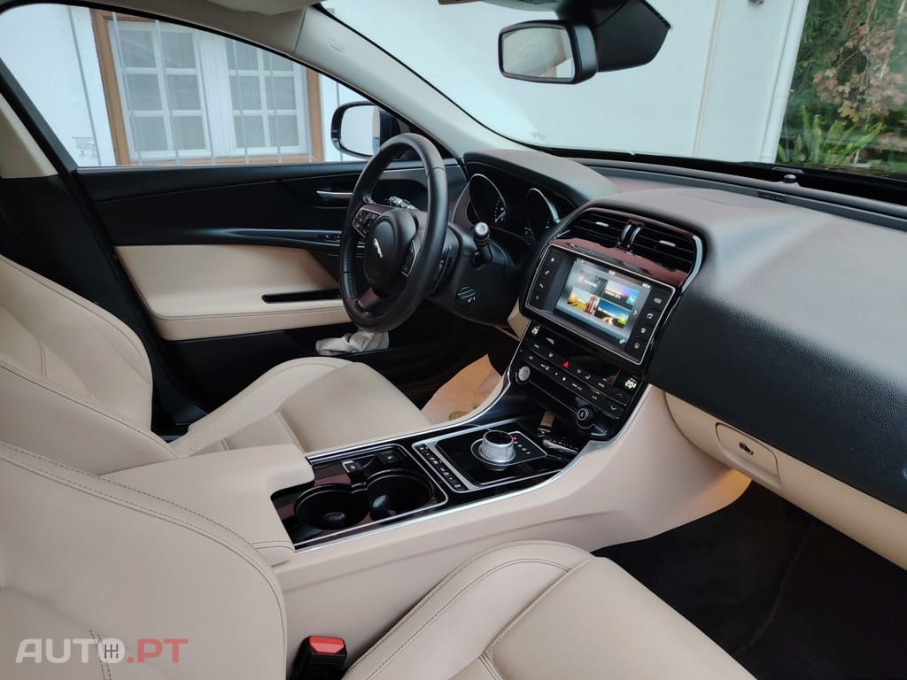 Jaguar XE 2.0 D AUTO 8 180 CV PRESTIGE COM EXTRAS