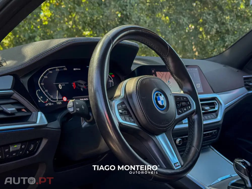 BMW 330 e Pack Desportivo M Auto