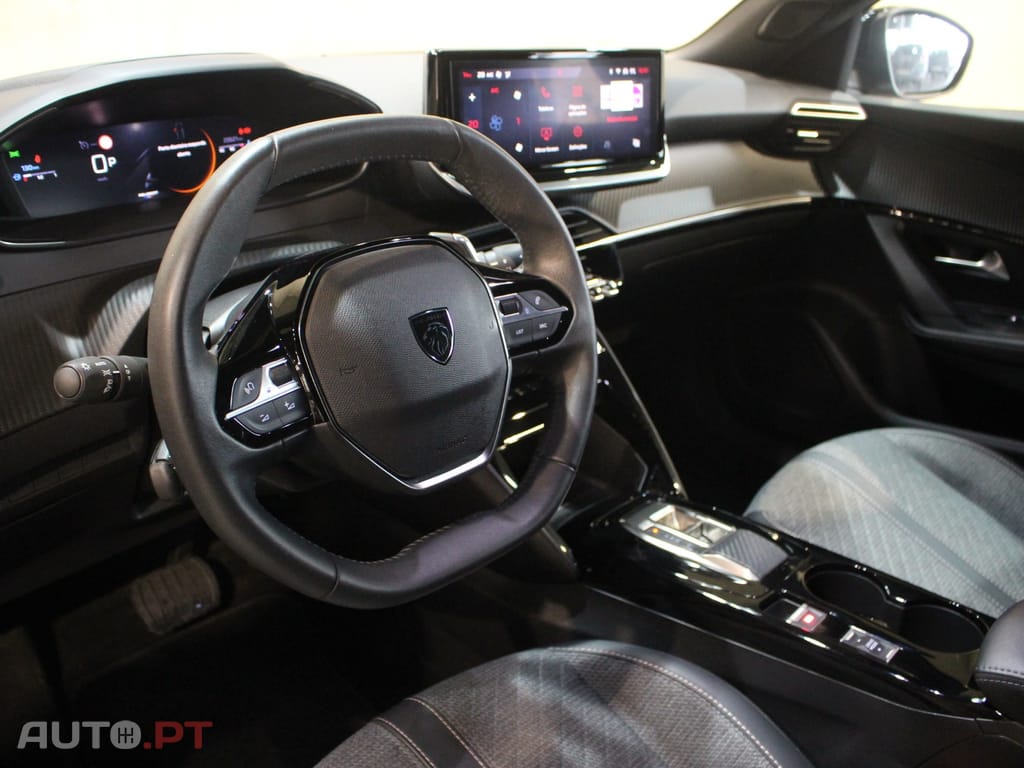 Peugeot 2008 1.2 PureTech Allure Pack EAT8