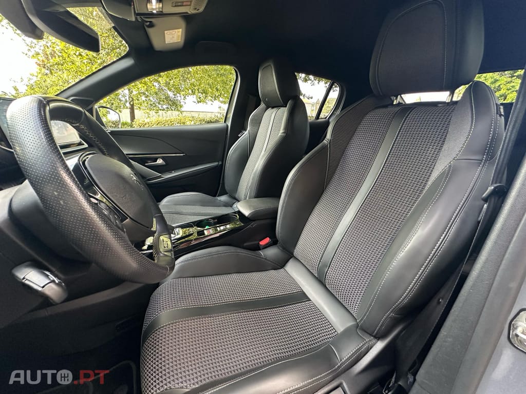 Peugeot E-208 50 kWh GT Pack