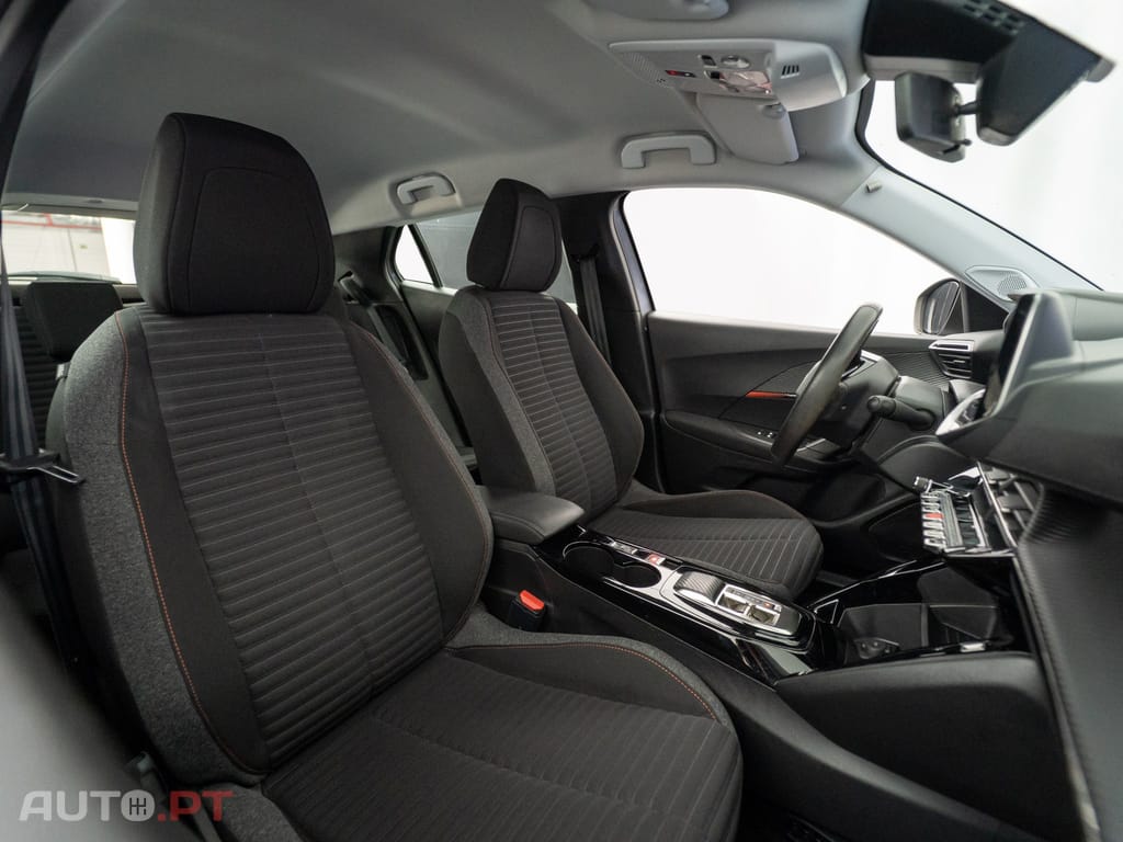 Peugeot E-2008 50 kWh Active Pack