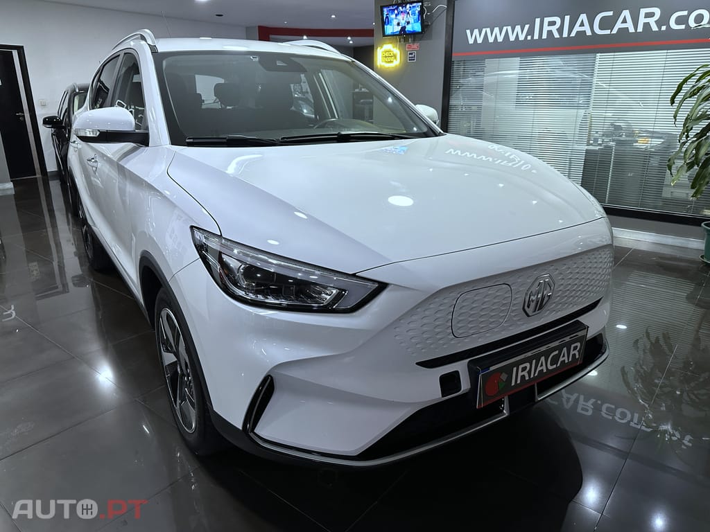 MG ZS Standard Luxury