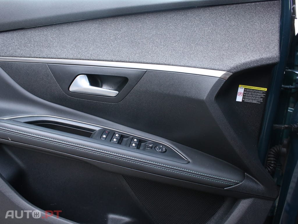 Peugeot 5008 1.2 PureTech Allure EAT8