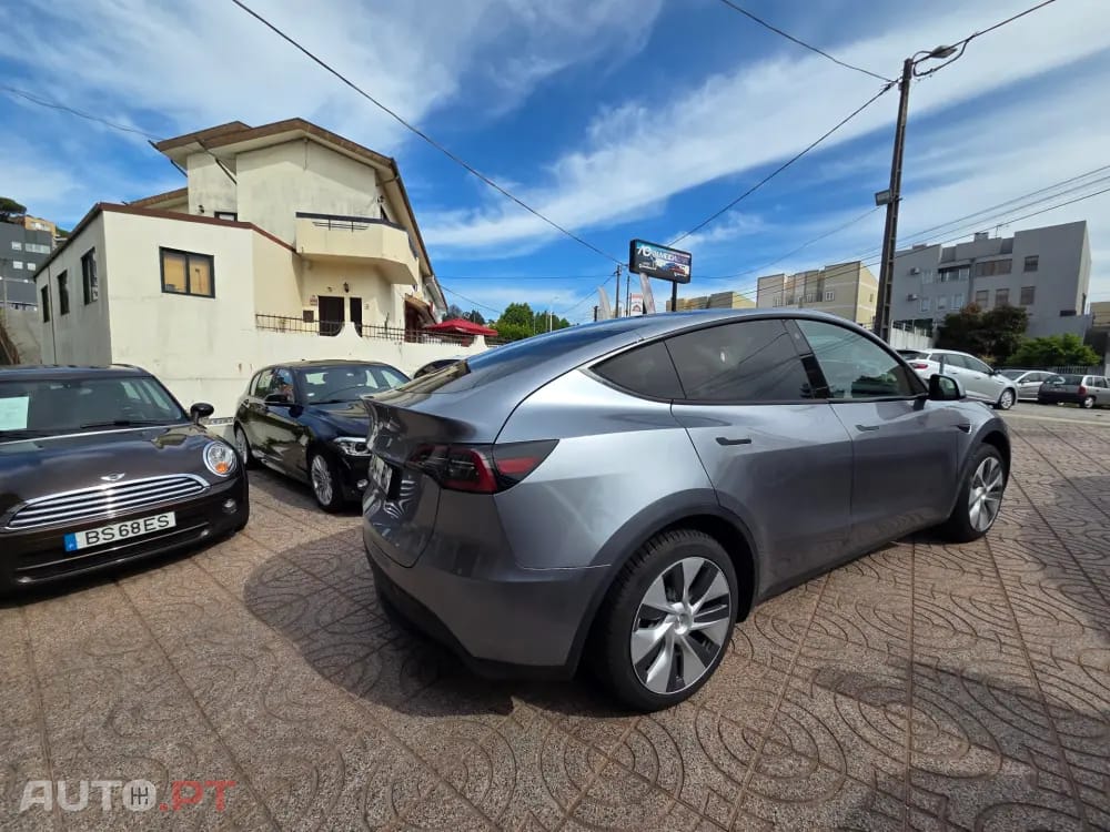 Tesla Model Y RWD