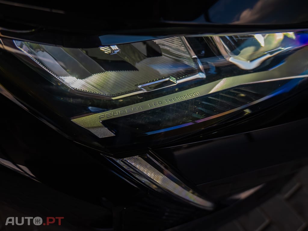 Peugeot 408 1.2 PureTech Allure EAT8