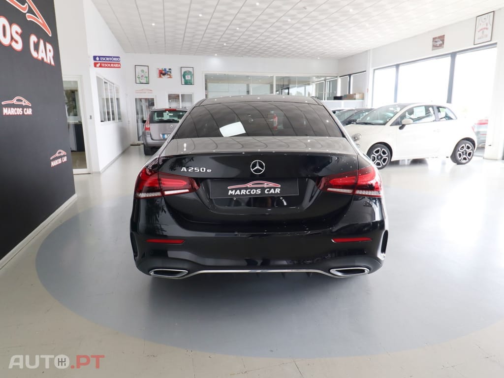 Mercedes-Benz A 250 e 8G-DCT AMG Line — fotografia 6