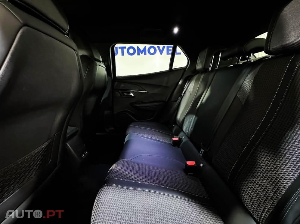 Peugeot E-2008 50 kWh GT