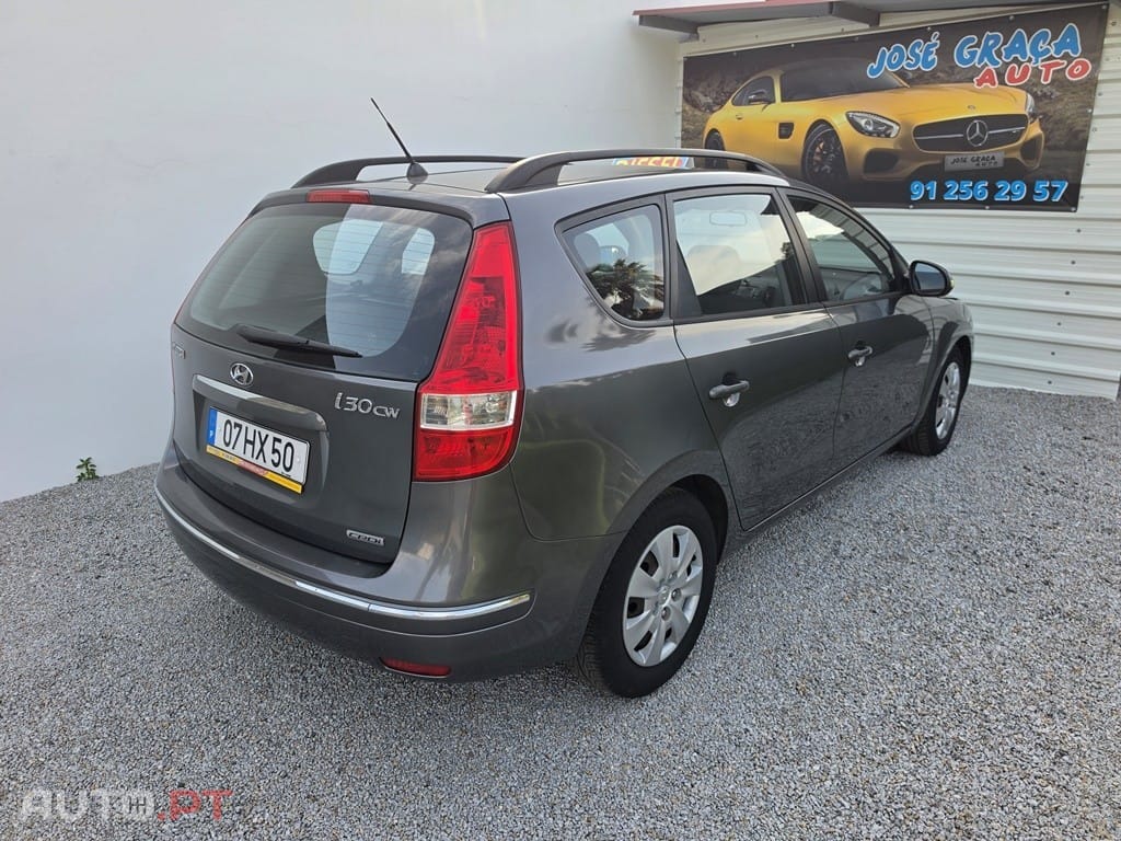 Hyundai i30 1.6 CRDI blue Comfort — fotografia 3