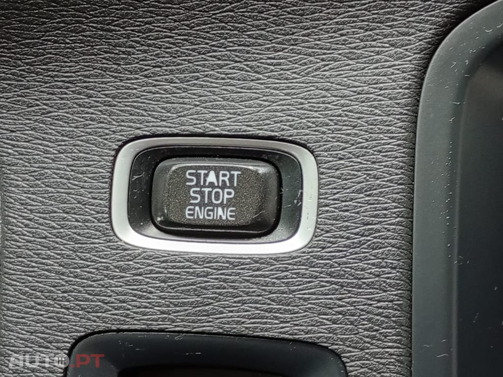 Volvo V60 2.0 D2 R-Design Momentum