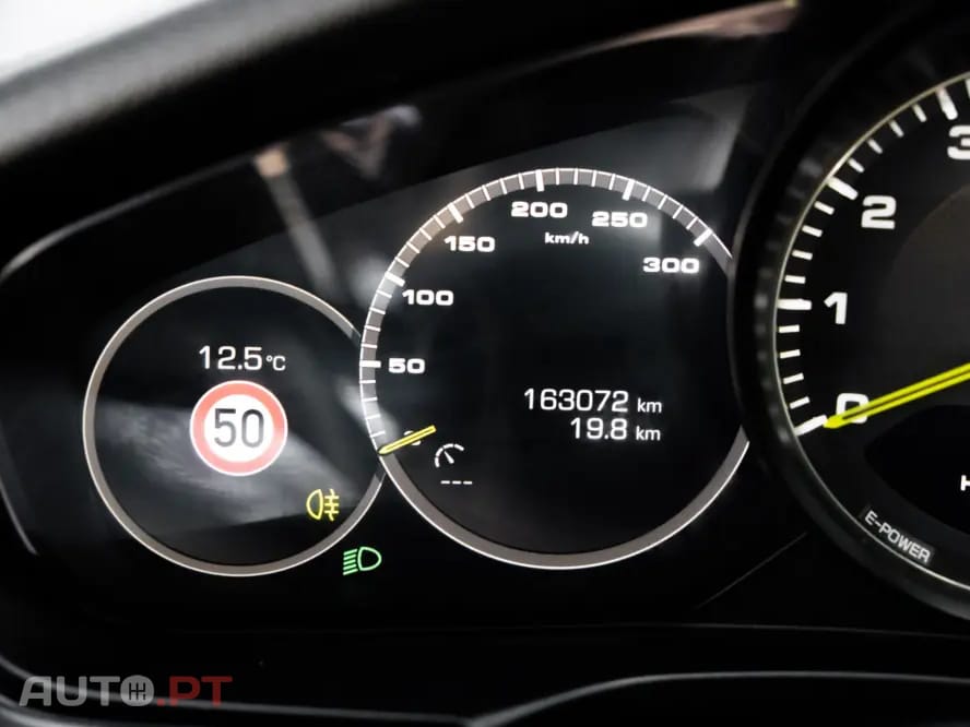 Porsche Panamera 4 E-Hybrid Platinum Edition