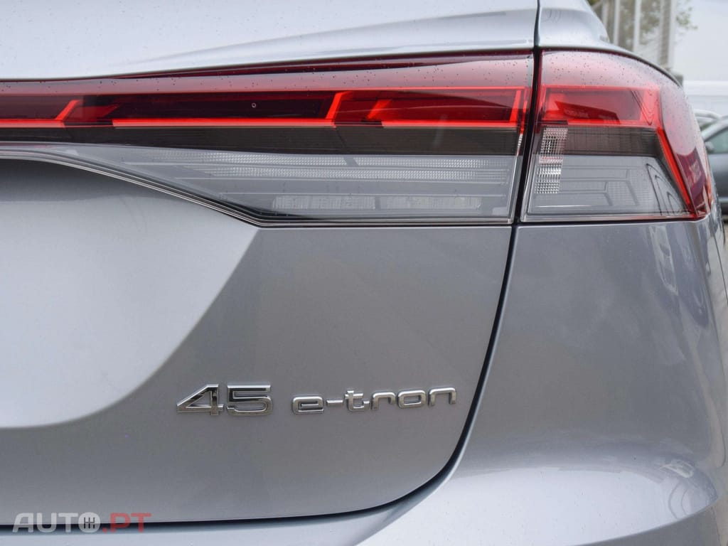 Audi Q4 E-Tron 45 82 kWh SE Business Plus