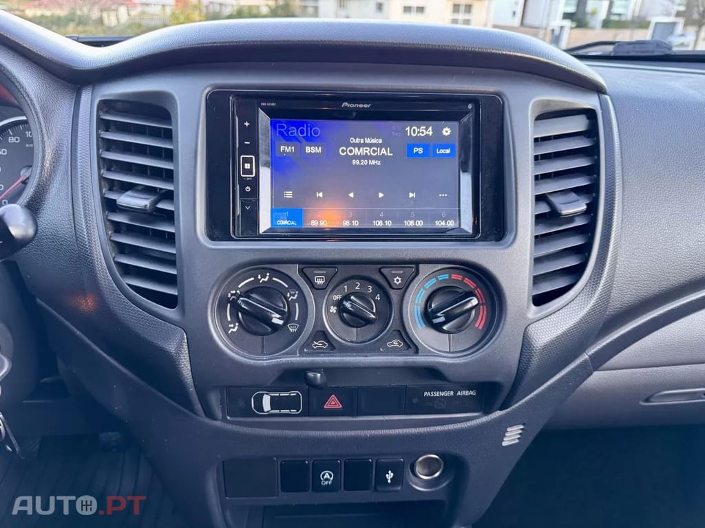 Mitsubishi L200  2.4 DI-D CD Invite 2WD