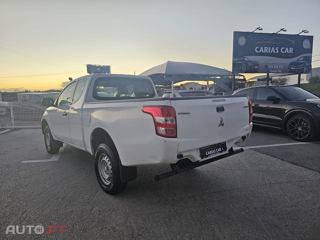 Mitsubishi L200 2.4 DI-D CD Invite 4WD