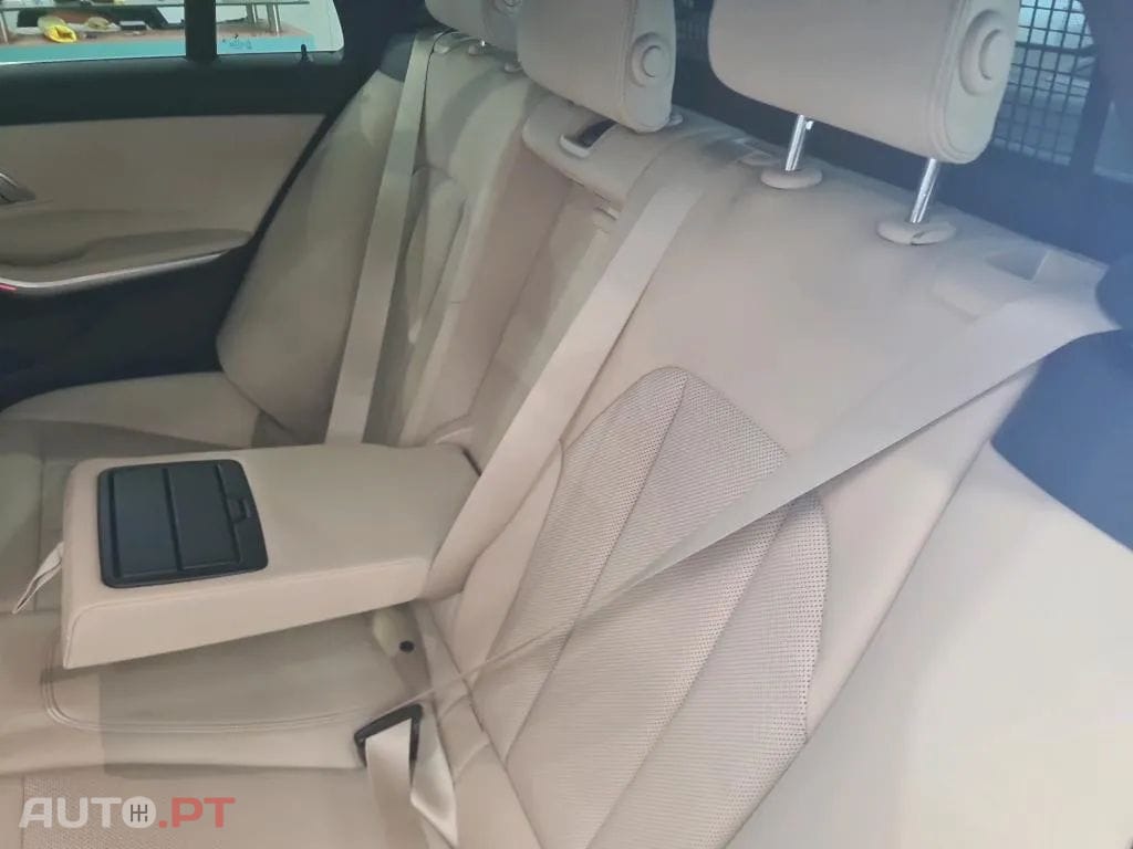 BMW 330 e Touring Line Luxury Auto