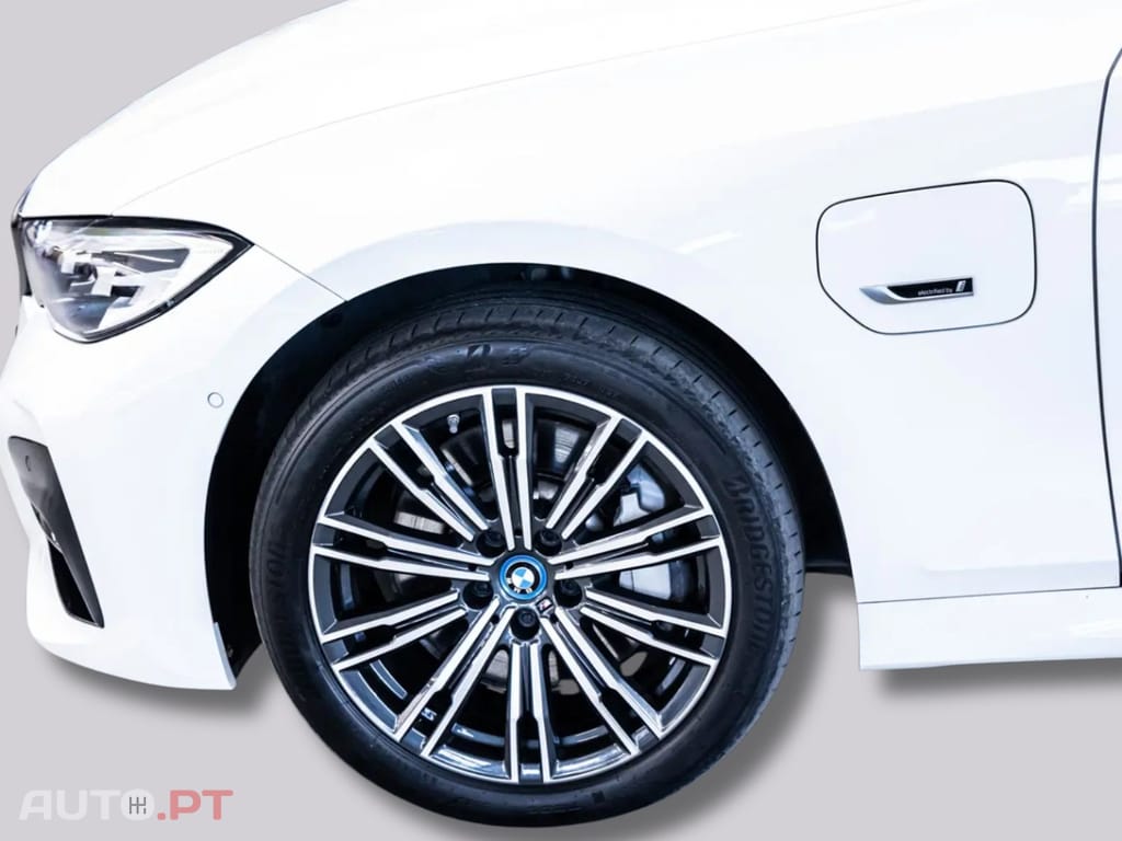 BMW 330 xDRIVE TOURING M SPORT I.V.A DEDUTIVEL 